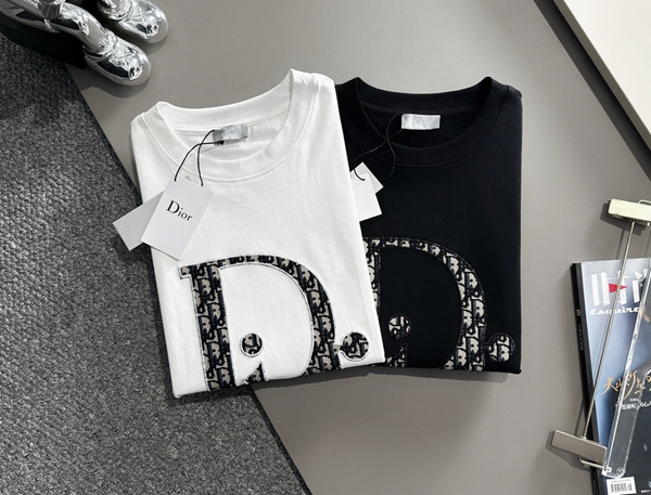 ブランドTシャツ全体デザイン